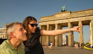 Roland Walter am Brandenburger Tor